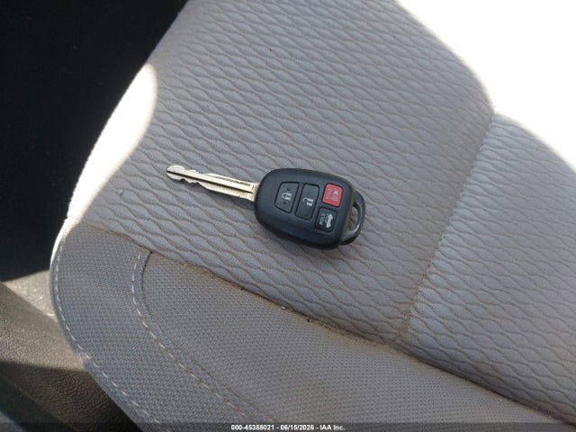 2015 Toyota Corolla Le მანქანა იყიდება აუქციონზე, vin: 5YFBURHE9FP333653, აუქციონის ნომერი: 45388021