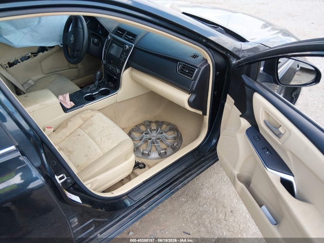 45388157 :رقم المزاد ، 4T1BD1FK5FU152185 vin ، 2015 Toyota Camry Hybrid Le مزاد بيع