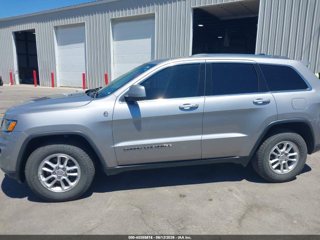 1C4RJFAG5JC452609 Jeep Grand Cherokee Laredo E 4x4
