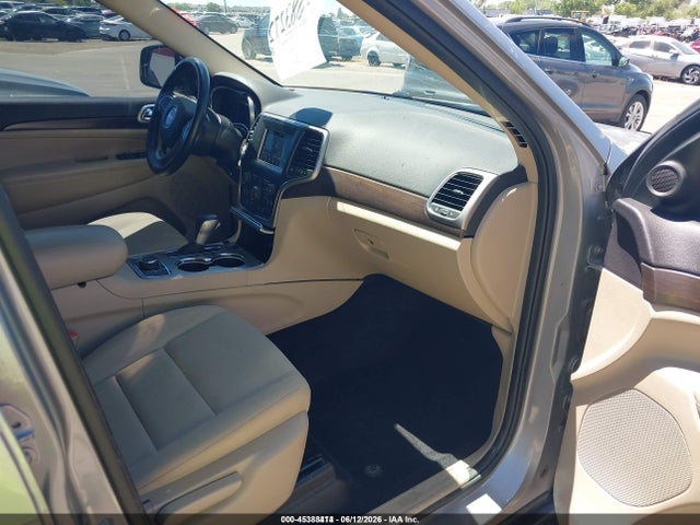 1C4RJFAG5JC452609 Jeep Grand Cherokee Laredo E 4x4