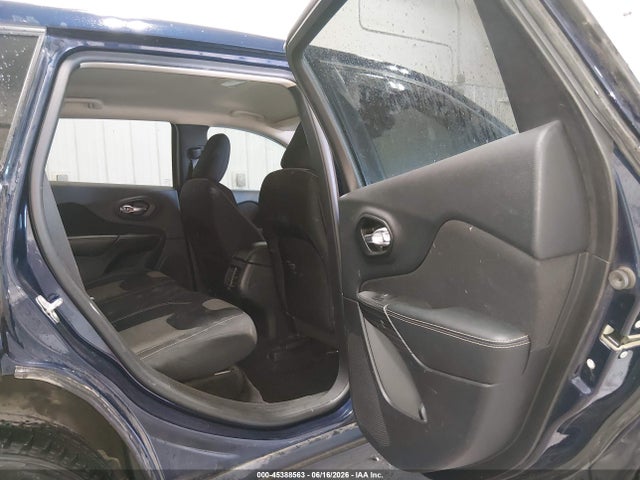 1C4PJMAB8EW215228 Jeep Cherokee Sport
