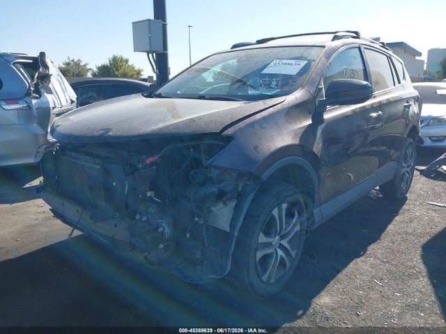 Toyota RAV4 LE 2018 2T3ZFREV2JW511303 Image 2