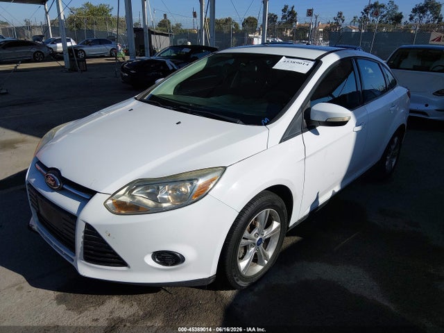 Ford FOCUS SE 2014 1FADP3F24EL112755 Image 2