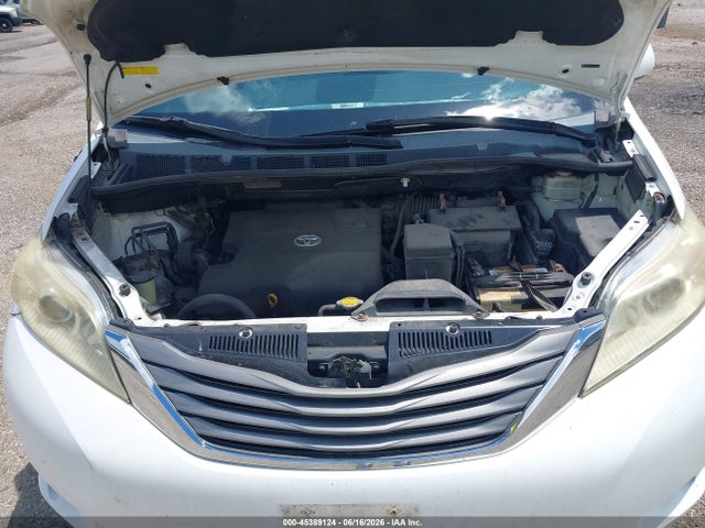 Auction sale of the 2011 Toyota Sienna Xle V6, vin: 5TDYK3DCXBS127969, lot number: 45389124