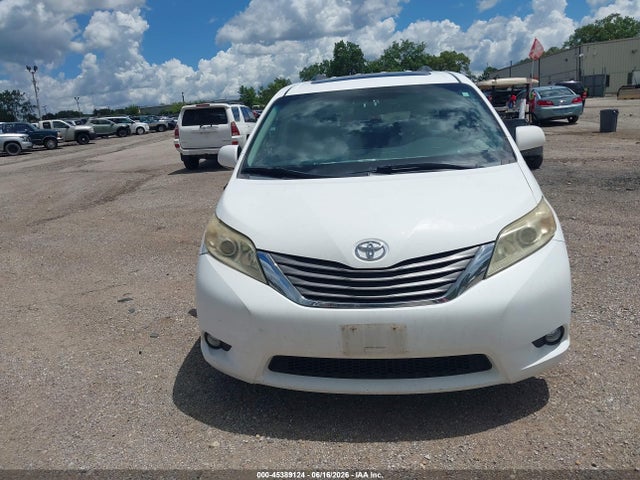 Auction sale of the 2011 Toyota Sienna Xle V6, vin: 5TDYK3DCXBS127969, lot number: 45389124