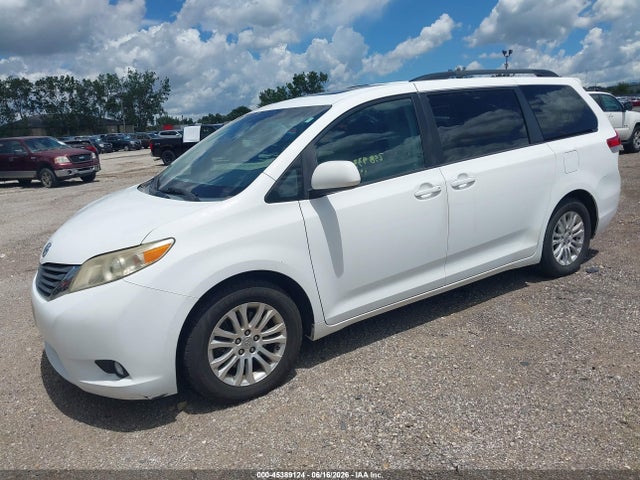 Auction sale of the 2011 Toyota Sienna Xle V6, vin: 5TDYK3DCXBS127969, lot number: 45389124