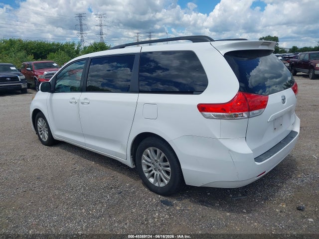 Auction sale of the 2011 Toyota Sienna Xle V6, vin: 5TDYK3DCXBS127969, lot number: 45389124