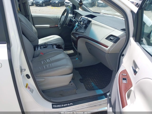 Auction sale of the 2011 Toyota Sienna Xle V6, vin: 5TDYK3DCXBS127969, lot number: 45389124