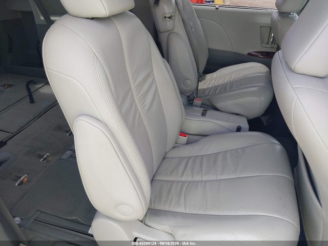 Auction sale of the 2011 Toyota Sienna Xle V6, vin: 5TDYK3DCXBS127969, lot number: 45389124