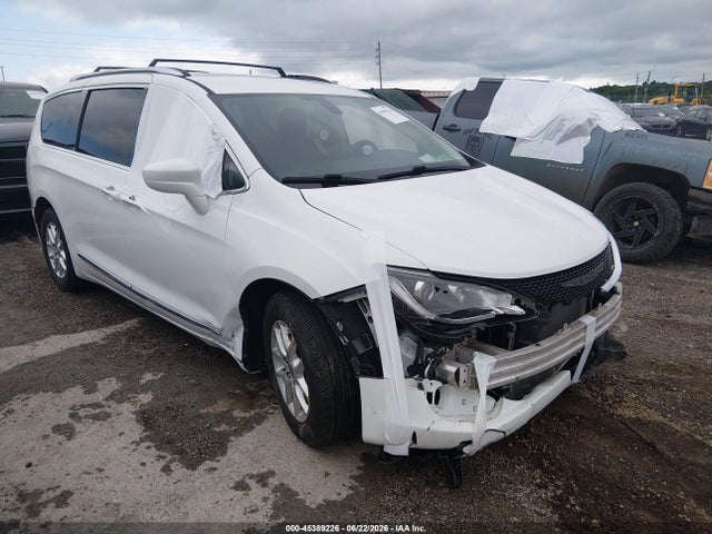 Auction sale of the 2020 Chrysler Pacifica Touring L, vin: 2C4RC1BG7LR271453, lot number: 45389226