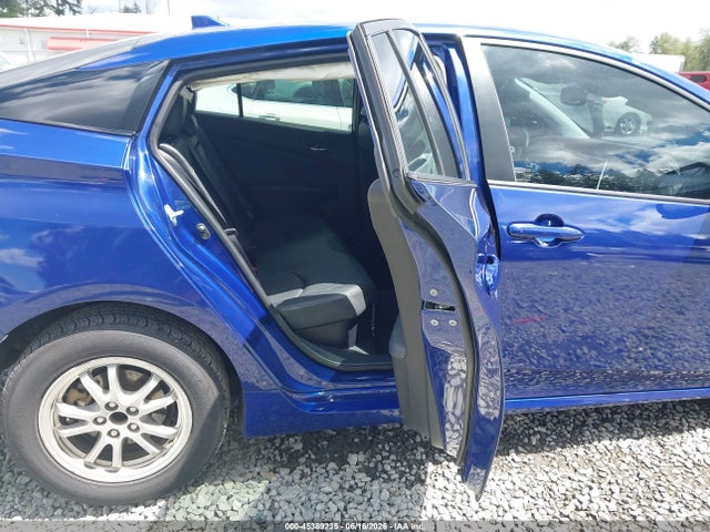 Toyota Prius Four 2016 JTDKARFU6G3526419 Image 8