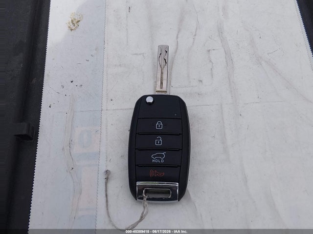KIA SEDONA LX 2016 KNDMB5C19G6187226 Image 11