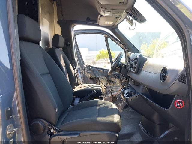 WD4PF1CD6KP147196 Mercedes-Benz Sprinter 2500 High Roof V6