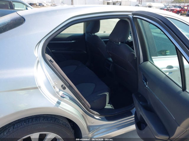 Продаж на аукціоні авто 2018 Toyota Camry Le, vin: 4T1B11HK1JU576297, номер лоту: 45389547