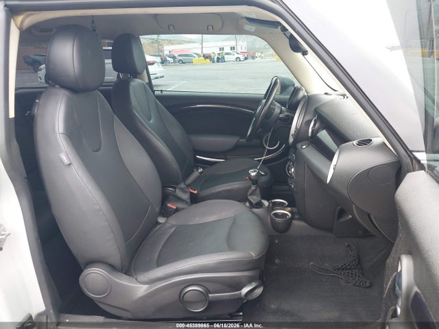 2011 Mini Cooper Clubman მანქანა იყიდება აუქციონზე, vin: WMWZF3C54BTX82154, აუქციონის ნომერი: 45389865