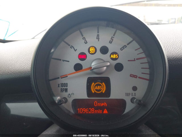 2011 Mini Cooper Clubman მანქანა იყიდება აუქციონზე, vin: WMWZF3C54BTX82154, აუქციონის ნომერი: 45389865