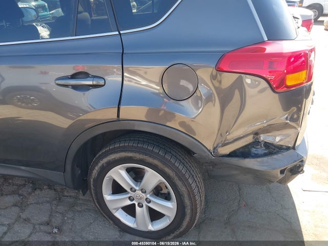2T3WFREV3EW088207 Toyota Rav4 Xle