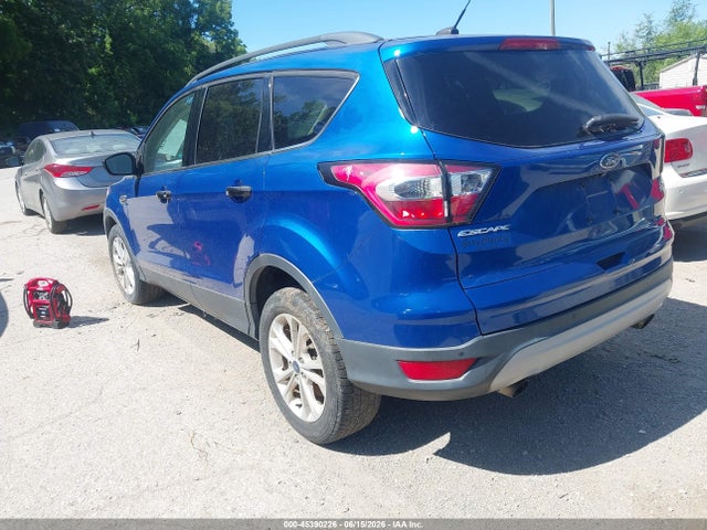 45390226 :رقم المزاد ، 1FMCU0GD1HUB87842 vin ، 2017 Ford Escape Se مزاد بيع