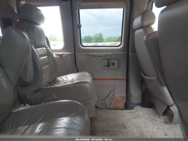 2003 Gmc Savana Cutaway Standard/standard W/c7l/c7n მანქანა იყიდება აუქციონზე, vin: 1GDFG15T131179822, აუქციონის ნომერი: 45390266