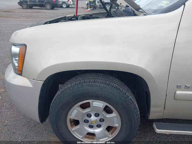 45390291 :رقم المزاد ، 1GNFC16J57J322376 vin ، 2007 Chevrolet Suburban 1500 Lt مزاد بيع