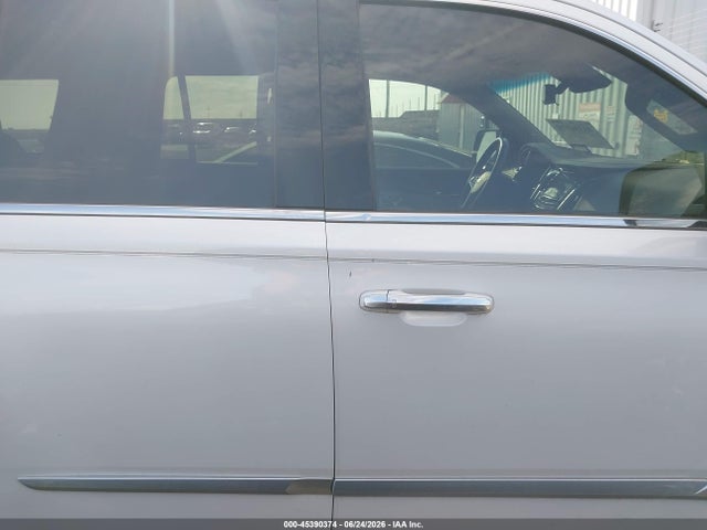 45390374 :رقم المزاد ، 1GYS3BKJ4KR321159 vin ، 2019 Cadillac Escalade Luxury مزاد بيع