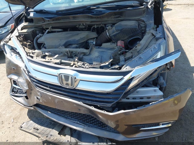Honda Odyssey Elite 2018 5FNRL6H95JB071380 Image 6