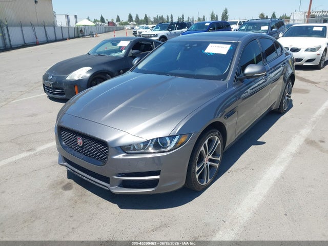 Jaguar Xe 25t Prestige 2018 SAJAE4FX0JCP28341 Image 2