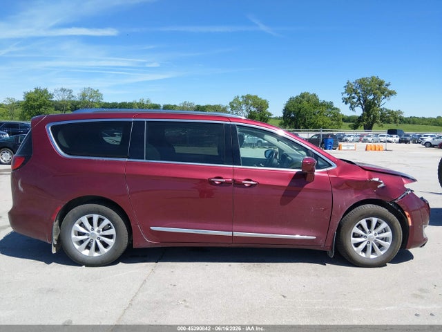 45390842 :رقم المزاد ، 2C4RC1BG7JR277525 vin ، 2018 Chrysler Pacifica Touring L مزاد بيع