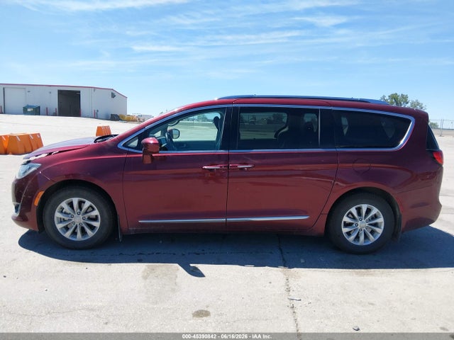 45390842 :رقم المزاد ، 2C4RC1BG7JR277525 vin ، 2018 Chrysler Pacifica Touring L مزاد بيع