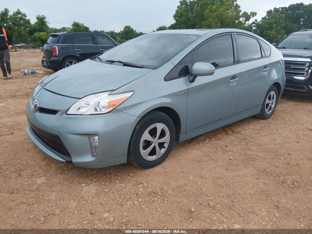 Toyota Prius Three 2015 JTDKN3DU6F1875031 Image 2