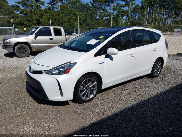 Toyota Prius V Five 2015 JTDZN3EUXFJ029062 Image 2