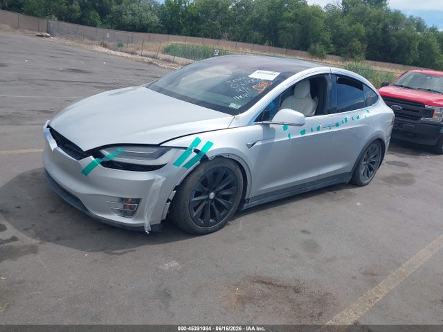 Tesla Model X 100d/75d/90d 2017 5YJXCBE26HF068098 Image 2