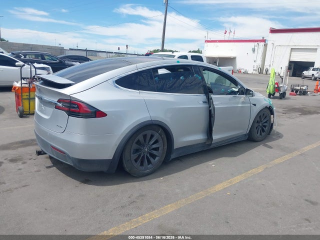 Tesla Model X 100d/75d/90d 2017 5YJXCBE26HF068098 Image 4