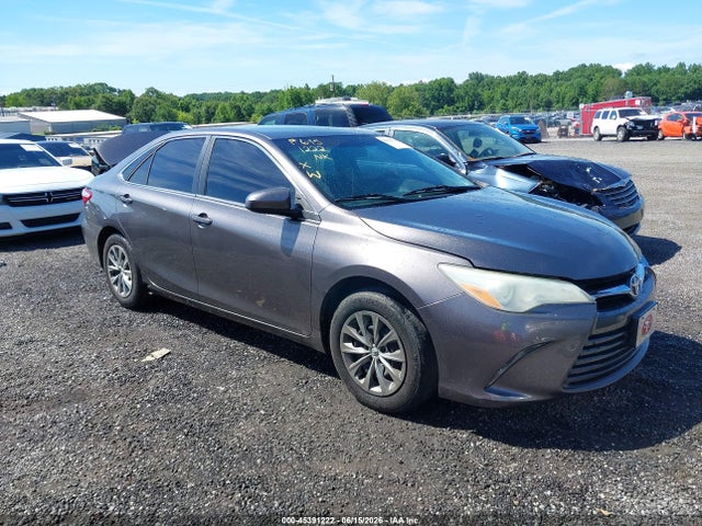 45391222 :رقم المزاد ، 4T1BF1FK1GU158674 vin ، 2016 Toyota Camry Le مزاد بيع