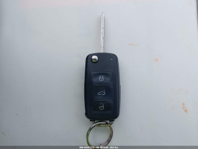 45391270 :رقم المزاد ، 3VWVA7AT8CM605564 vin ، 2012 Volkswagen Beetle 2.0t Turbo Launch Edition مزاد بيع