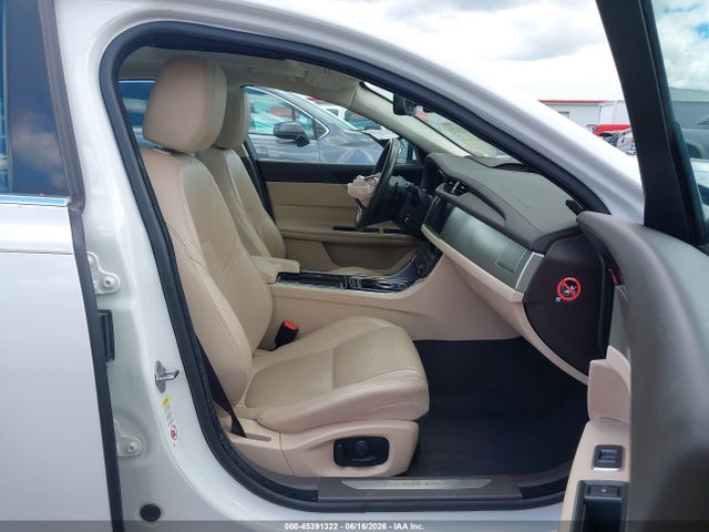 SAJBK4BV3GCY22028 Jaguar Xf 35t Prestige