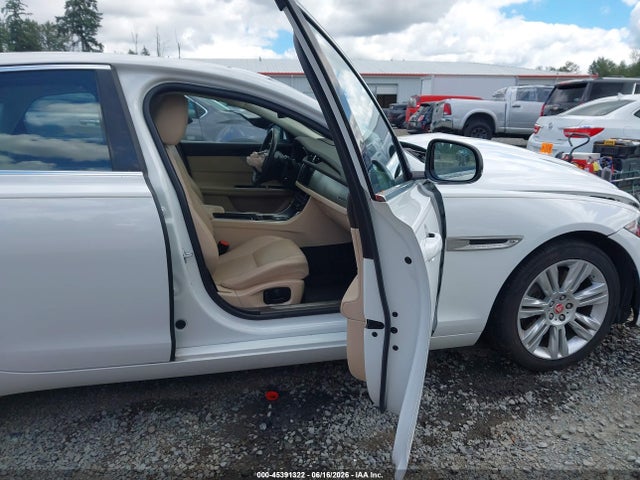 SAJBK4BV3GCY22028 Jaguar Xf 35t Prestige