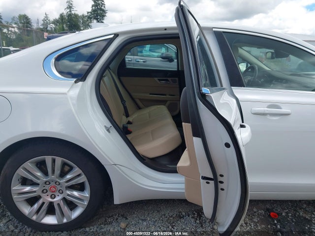 SAJBK4BV3GCY22028 Jaguar Xf 35t Prestige