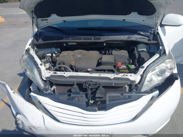 5TDKZ3DC9HS768735 Toyota Sienna Le 8 Passenger