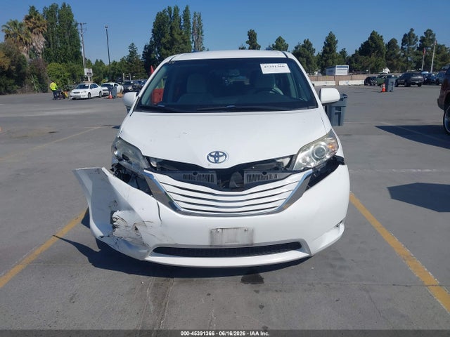 5TDKZ3DC9HS768735 Toyota Sienna Le 8 Passenger