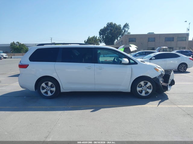 5TDKZ3DC9HS768735 Toyota Sienna Le 8 Passenger