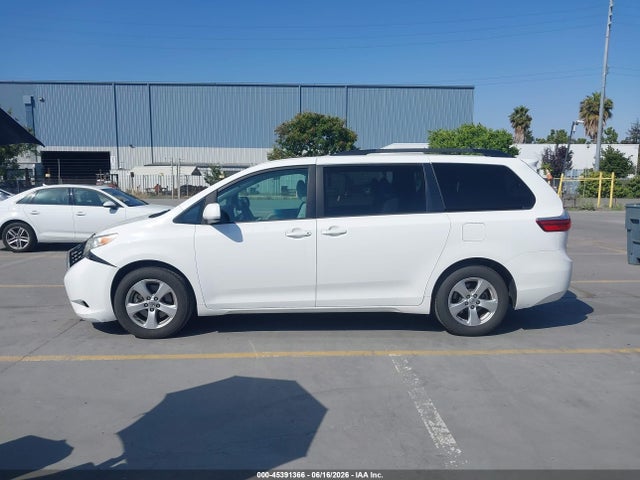 5TDKZ3DC9HS768735 Toyota Sienna Le 8 Passenger