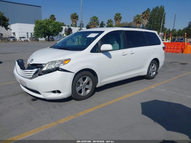 5TDKZ3DC9HS768735 Toyota Sienna Le 8 Passenger