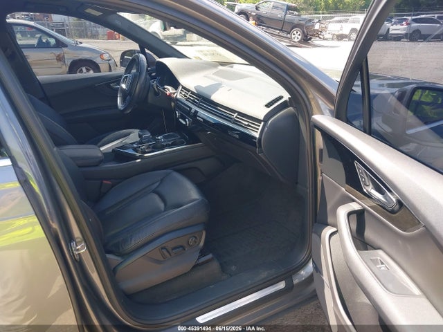 Audi Q7 3.0t Premium 2018 WA1LAAF78JD027701 Image 5