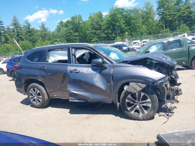 5TDGZRBH5NS565988 Toyota Highlander Xle