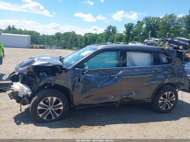 5TDGZRBH5NS565988 Toyota Highlander Xle