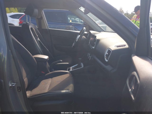 KMHRC8A32NU166005 Hyundai Venue Limited