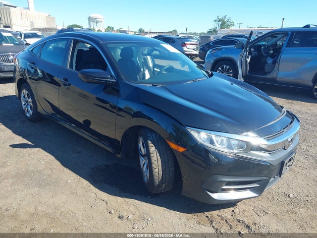 Продажа на аукционе авто 2018 Honda Civic Lx, vin: 2HGFC2F58JH588521, номер лота: 45391815