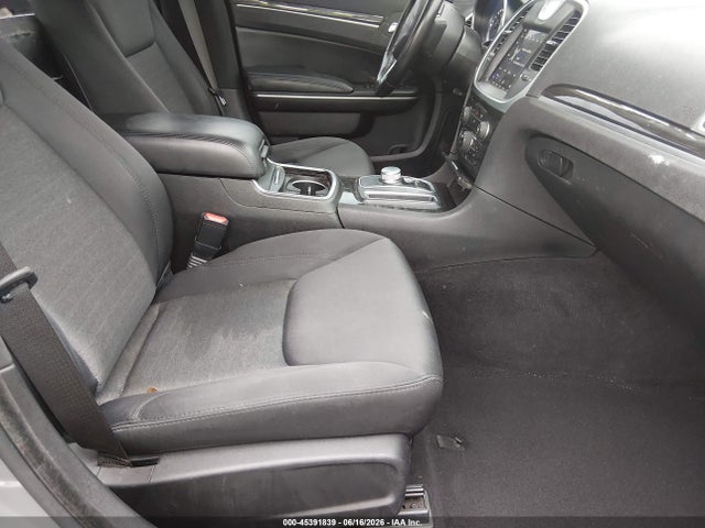 45391839 :رقم المزاد ، 2C3CCAAG4KH610279 vin ، 2019 Chrysler 300 Touring مزاد بيع