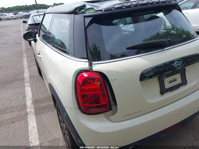 45391987 :رقم المزاد ، WMWXR3C0XM2N27553 vin ، 2021 Mini Hardtop Cooper مزاد بيع